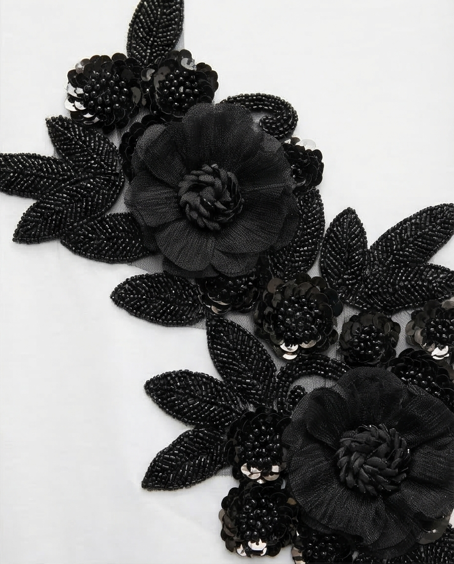 T-shirt blanc avec Fleurs et strass noir