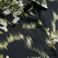 Chemise satinée verte et noire